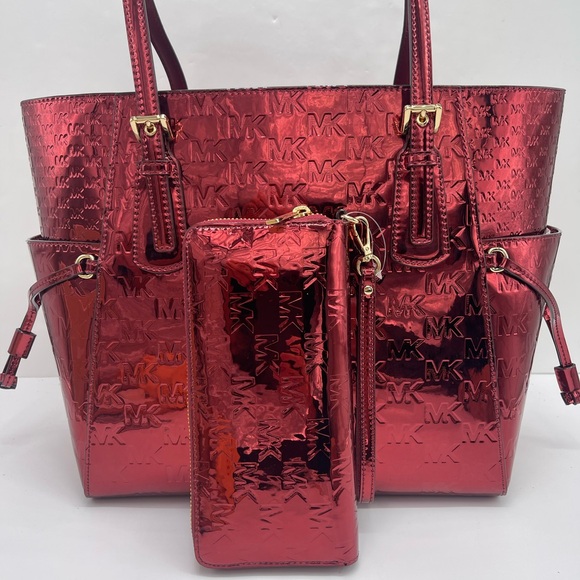 MICHAEL KORS Voyager Lg Metallic Logo Debossed EW Tote & Jet Set Lg Logo Wallet - Picture 8 of 16